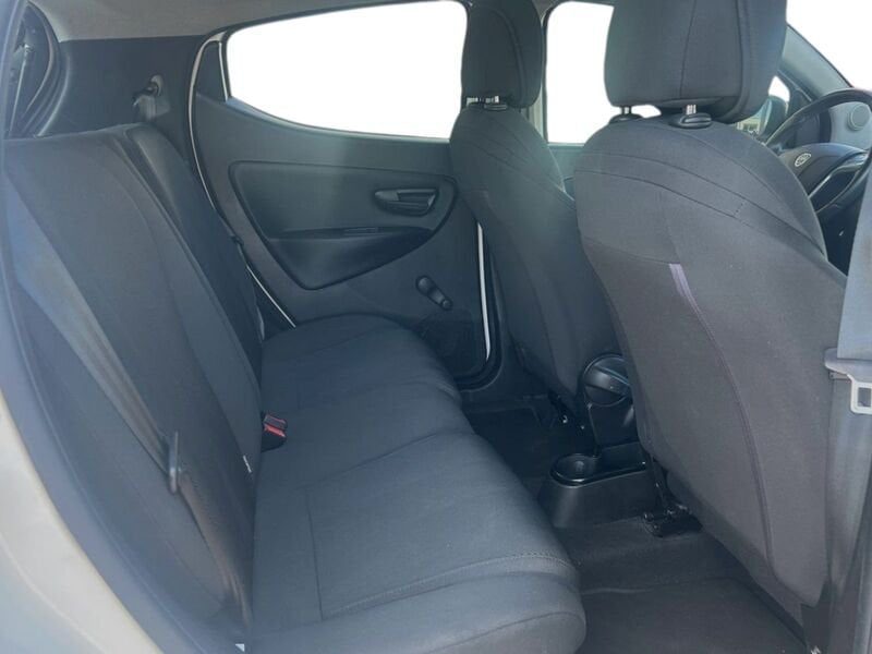 Lancia Ypsilon  1.0 FireFly 70 CV Hybrid Ecochic Gold S&S