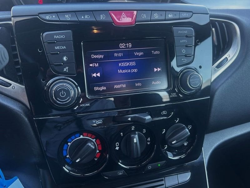 Lancia Ypsilon  1.0 FireFly 70 CV Hybrid Ecochic Gold S&S