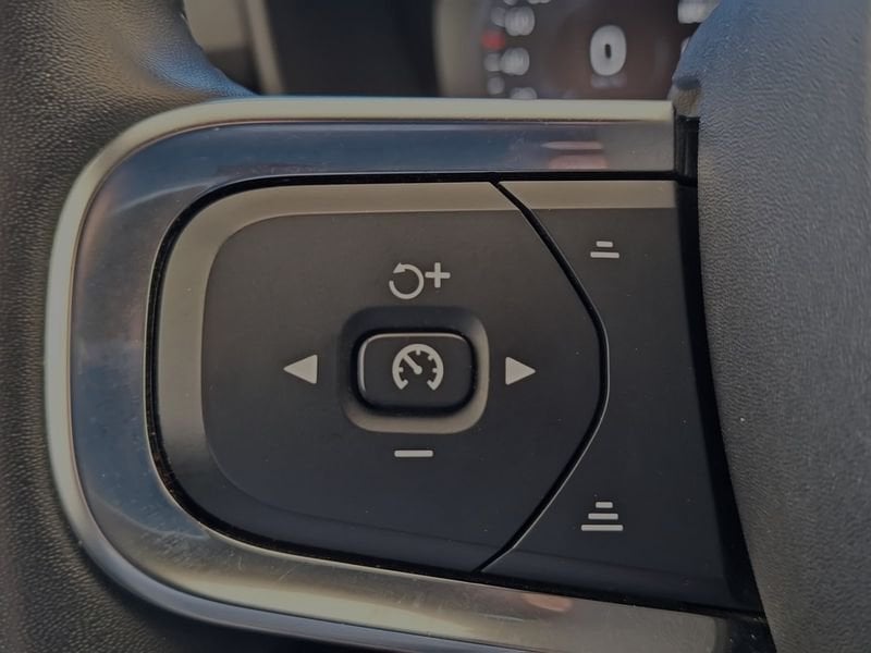 Volvo   T5 180+82 CV Plug-In Hybrid Recharge R-Design