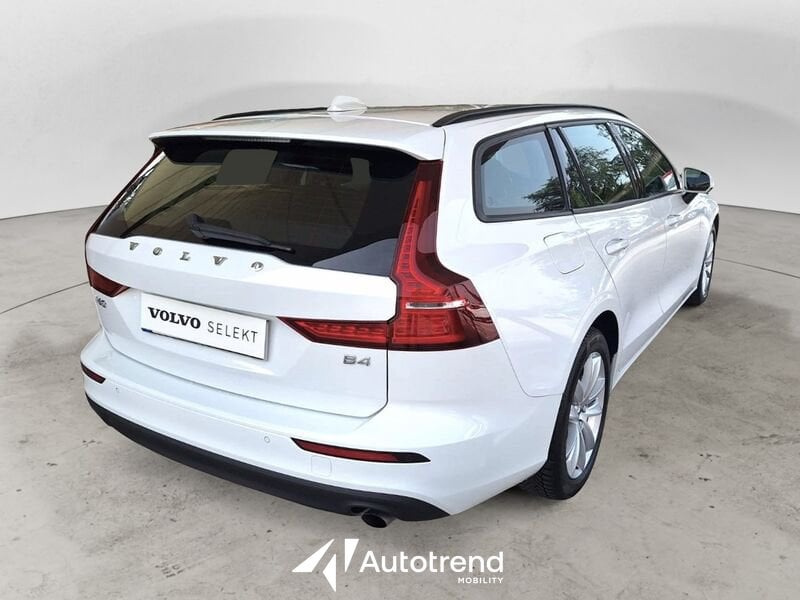Volvo V60  B4 197+14 CV Mild Hybrid Diesel Automatica Momentum Business