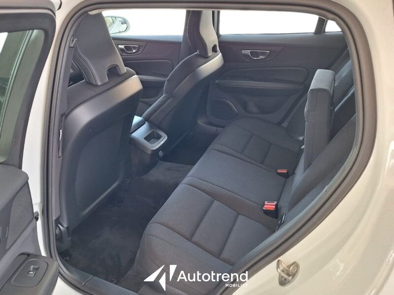 Volvo V60  B4 197+14 CV Mild Hybrid Diesel Automatica Momentum Business