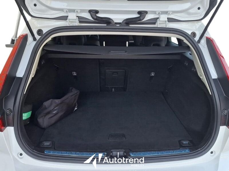 Volvo V60  B4 197+14 CV Mild Hybrid Diesel Automatica Momentum Business