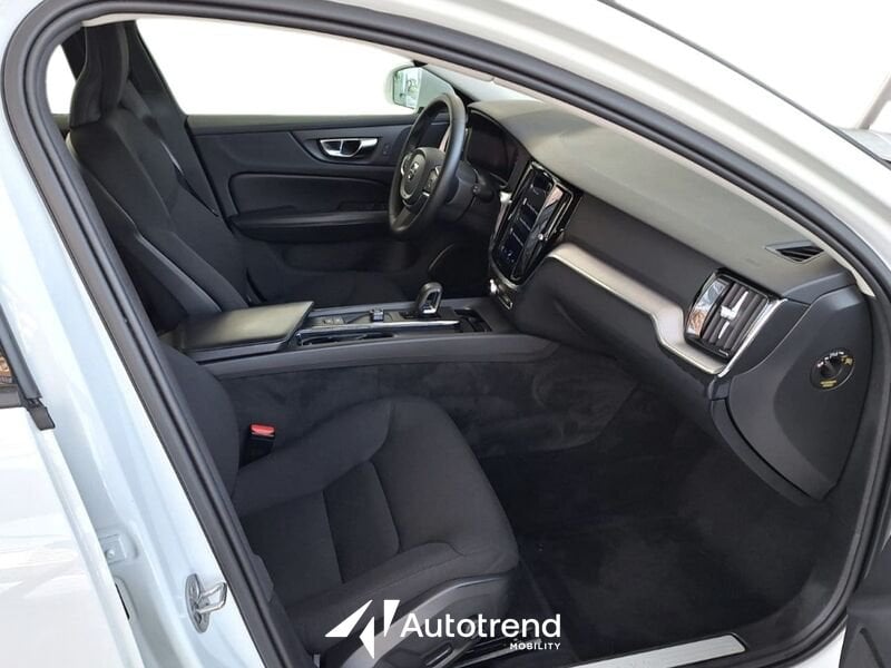Volvo V60  B4 197+14 CV Mild Hybrid Diesel Automatica Momentum Business