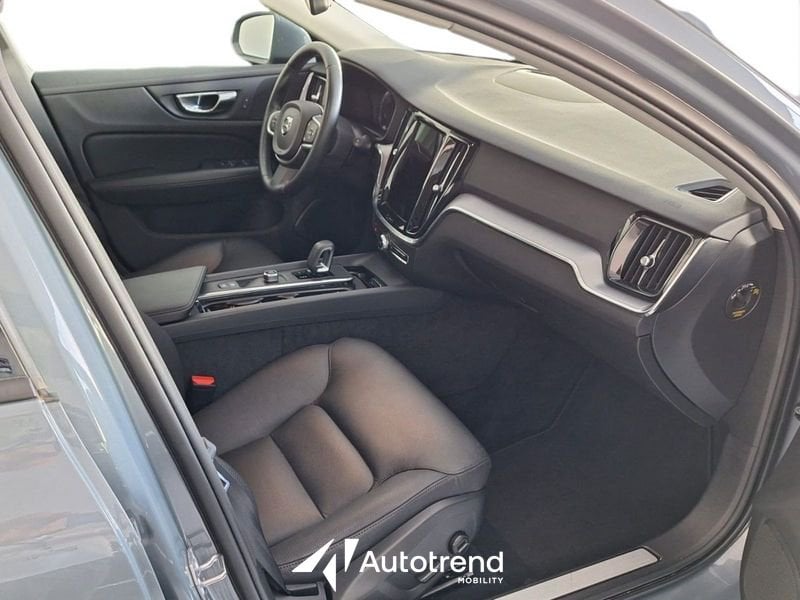 Volvo V60  B4 197+14 CV Mild Hybrid Diesel Automatica NAVI LED Momentum Business