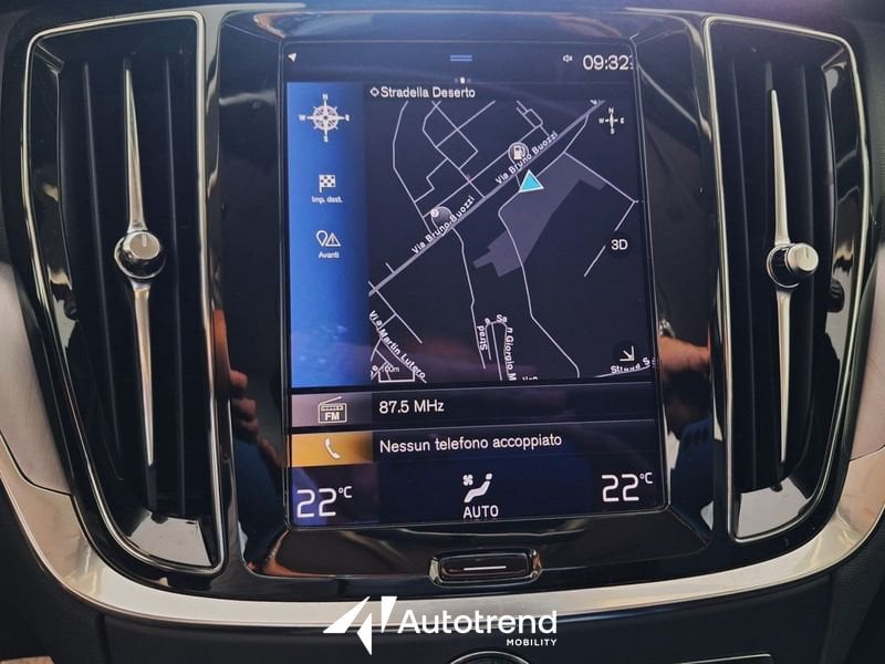 Volvo V60  B4 197+14 CV Mild Hybrid Diesel Automatica NAVI LED Momentum Business