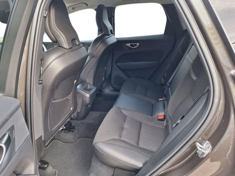 Volvo XC60  B4 197+14 CV AWD Automatica NAVI LED Momentum Pro