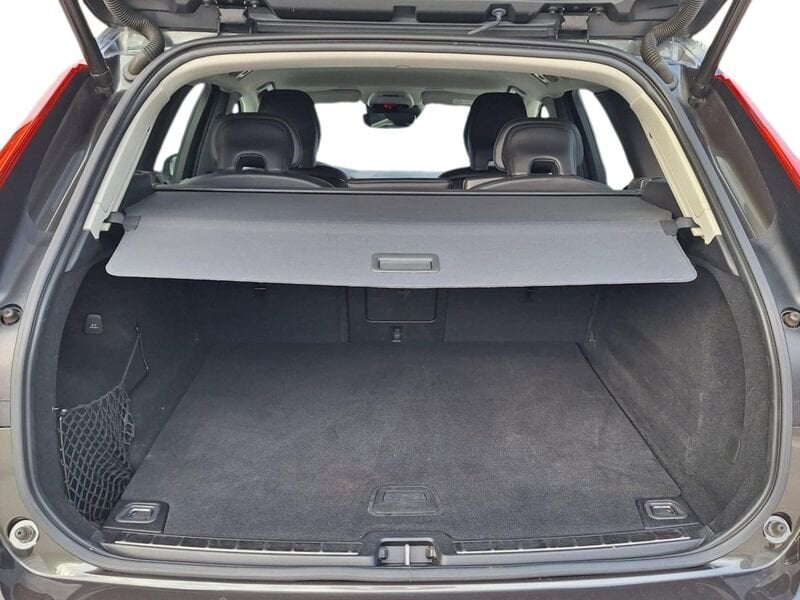 Volvo XC60  B4 197+14 CV AWD Automatica NAVI LED Momentum Pro