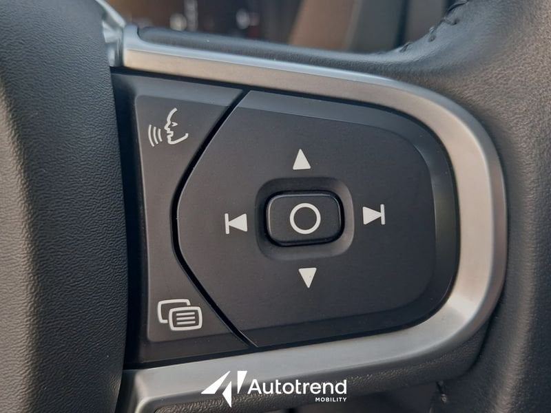 Volvo XC60  B4 197+14 CV AWD Mild Hybrid Diesel Automatico Momentum Pro