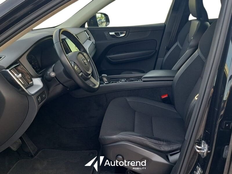 Volvo XC60  B4 197+14 CV AWD Mild Hybrid Diesel Automatico Momentum Pro