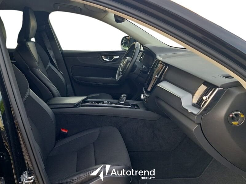 Volvo XC60  B4 197+14 CV AWD Mild Hybrid Diesel Automatico Momentum Pro