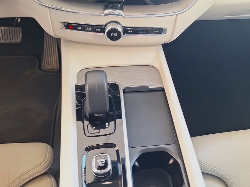Volvo XC60  B4 197+14 CV AWD Mild Hybrid Diesel Automatico Plus Bright N1 Autocarro