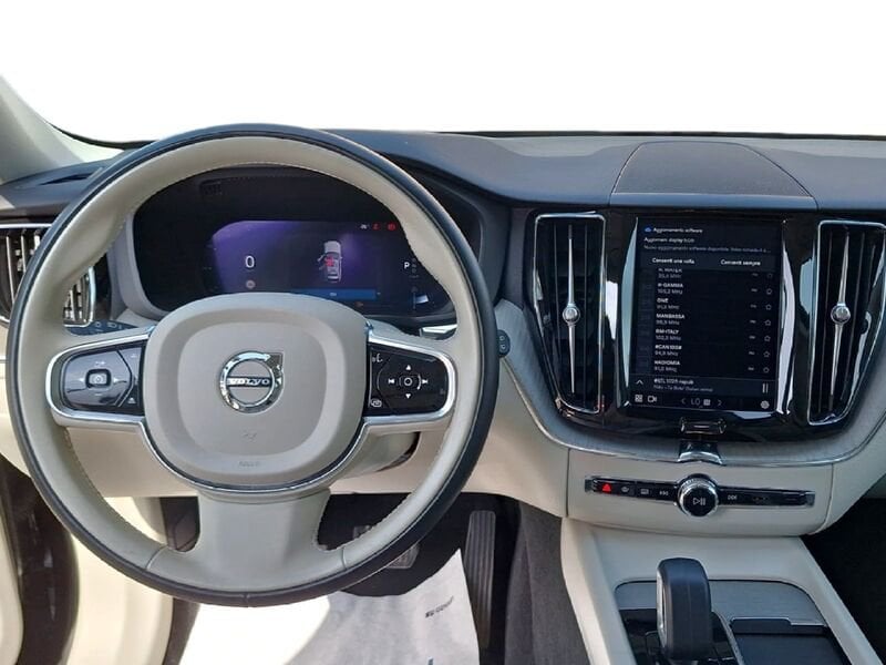Volvo XC60  B4 197+14 CV AWD Mild Hybrid Diesel Automatico Plus Bright N1 Autocarro