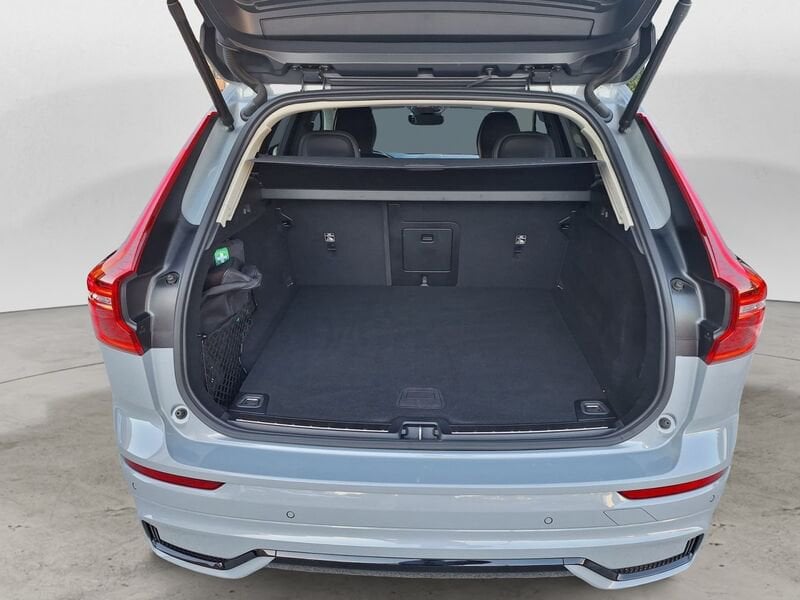 Volvo XC60  B4 197+14 CV Mild Hybrid Diesel Automatico Plus Dark N1 Autocarro