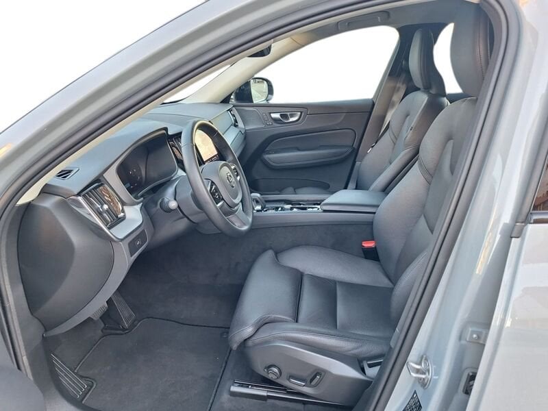 Volvo XC60  B4 197+14 CV Mild Hybrid Diesel Automatico Plus Dark N1 Autocarro