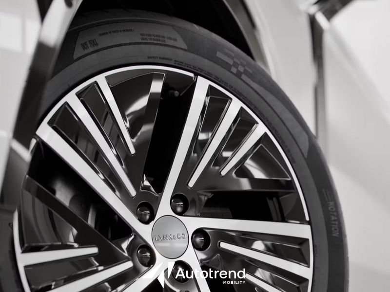 Lynk & Co 08  1.5 Plug-In 349 CV Automatica NAVI TETTO LED Core