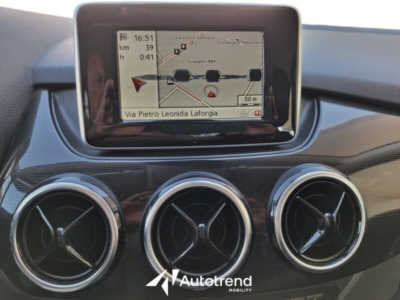 Mercedes-Benz   180 CDI 109 CV NAVI Premium