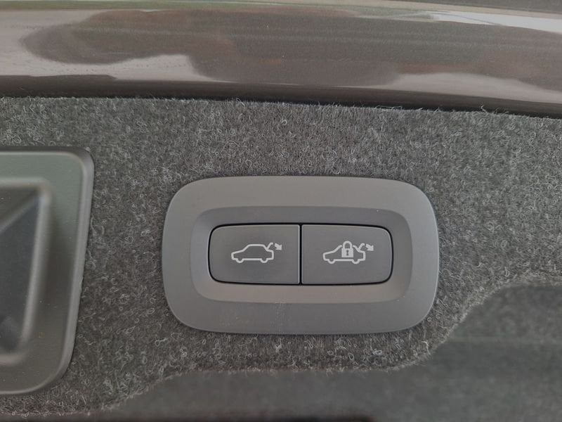Volvo S90  B4 197+14 CV Mild Hibrid Benzina Automatica Plus Bright