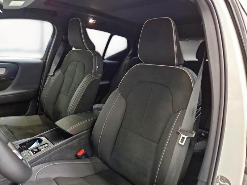 Volvo   T4 129+82 CV Plug-In Hybrid Automatica Recharge Ultimate Dark N1 Autocarro