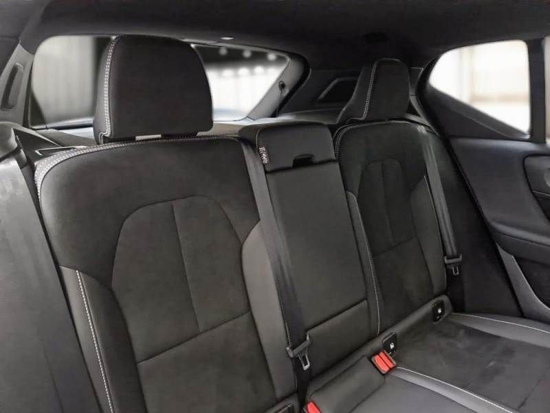 Volvo   T4 129+82 CV Plug-In Hybrid Automatica Recharge Ultimate Dark N1 Autocarro