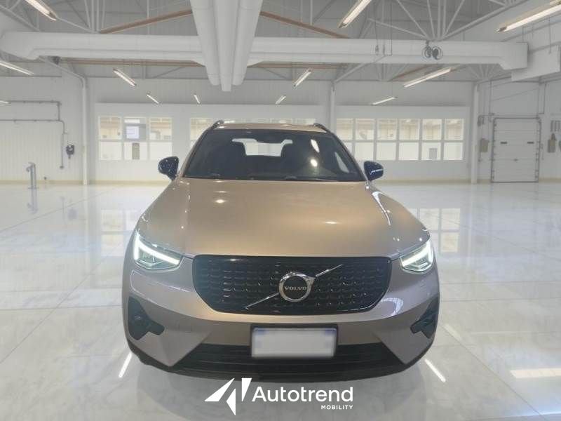 Volvo   T4 129+82 CV Plug-In Hybrid Automatica Recharge Ultimate Dark N1 Autocarro