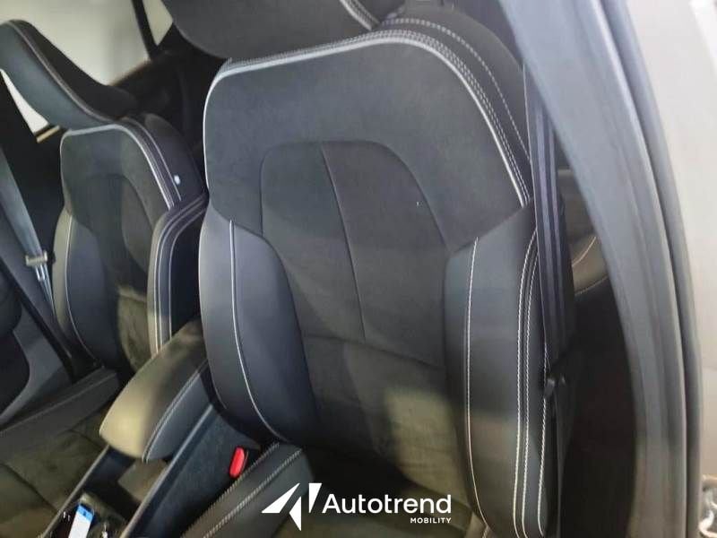 Volvo   T4 129+82 CV Plug-In Hybrid Automatica Recharge Ultimate Dark N1 Autocarro