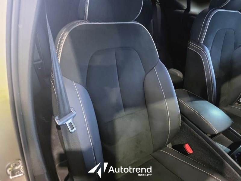 Volvo   T4 129+82 CV Plug-In Hybrid Automatica Recharge Ultimate Dark N1 Autocarro
