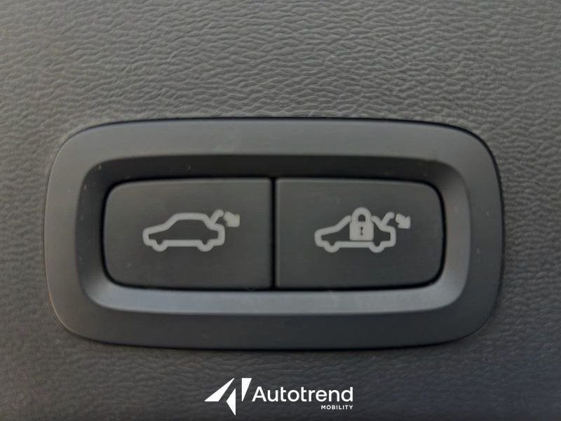Volvo   T4 129+82 CV Recharge Plug-in Hybrid Inscription