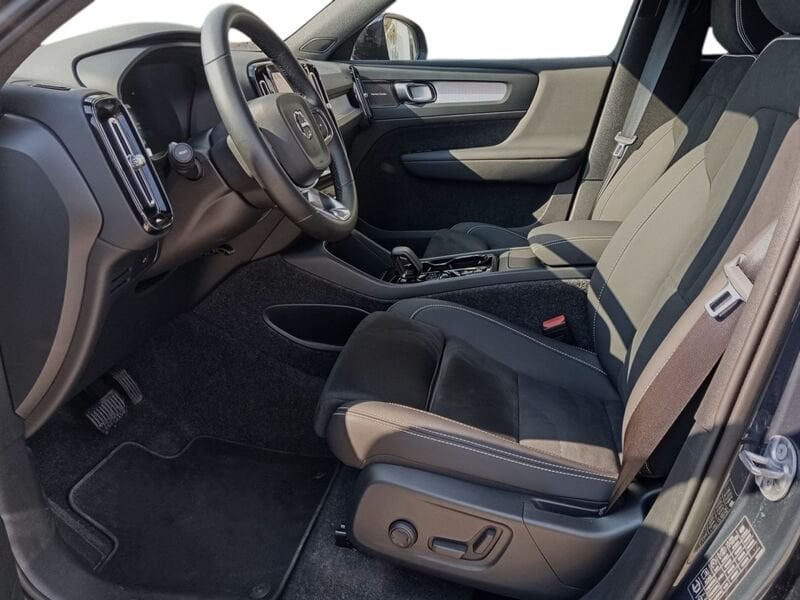 Volvo XC40  B3 163+14 CV Automatico TETTO LED Ultra Black Edition