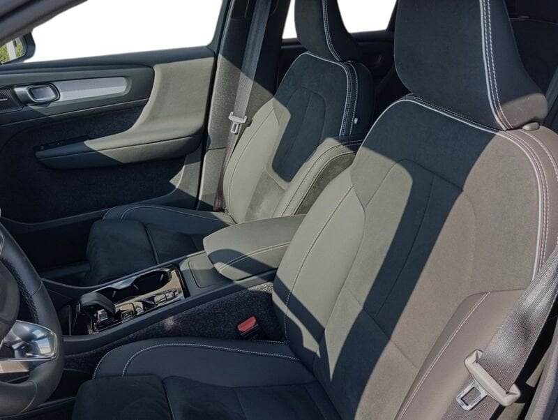 Volvo XC40  B3 163+14 CV Automatico TETTO LED Ultra Black Edition