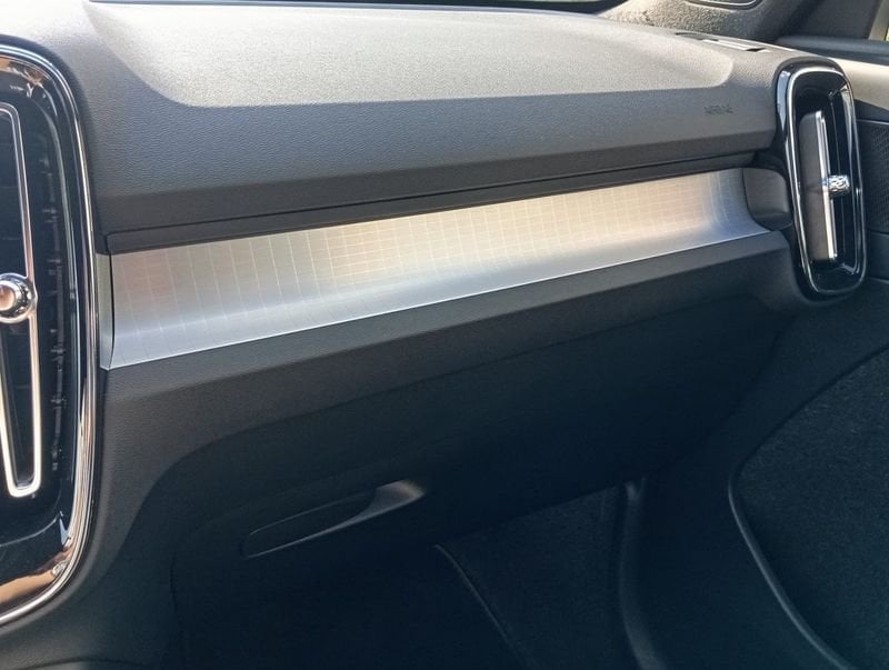 Volvo XC40  B3 163+14 CV Automatico TETTO LED Ultra Black Edition