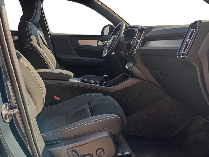 Volvo XC40  B3 163+14 CV Automatico TETTO LED Ultra Black Edition