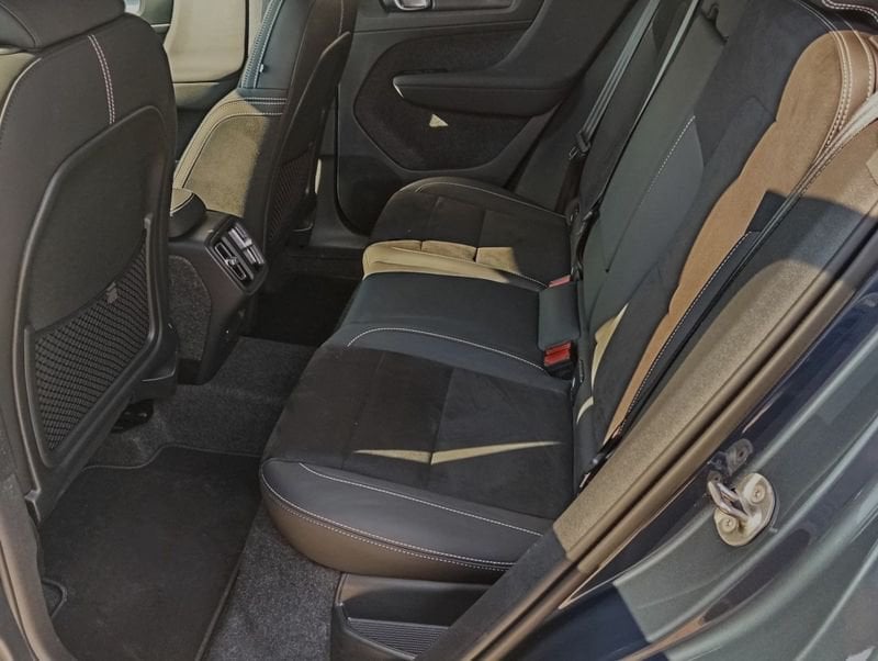 Volvo XC40  B3 163+14 CV Automatico TETTO LED Ultra Black Edition