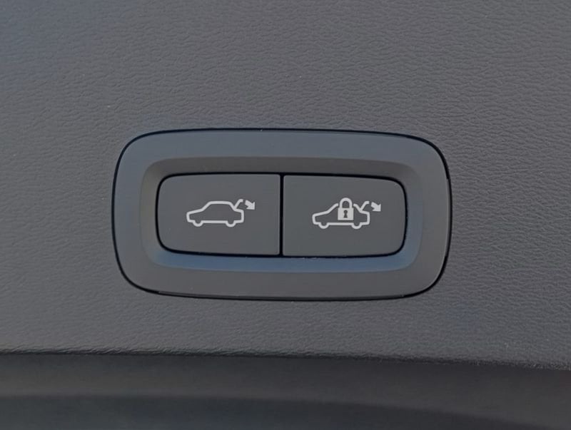 Volvo XC40  B3 163+14 CV Automatico TETTO LED Ultra Black Edition