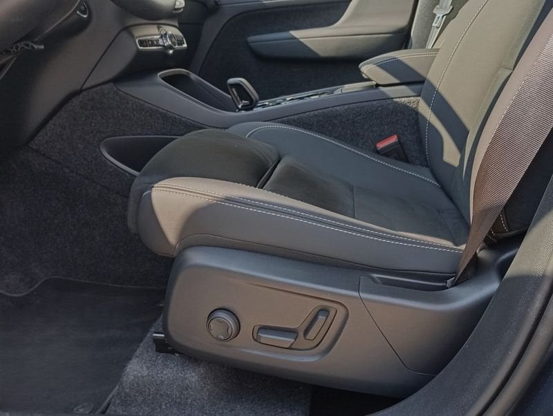 Volvo XC40  B3 163+14 CV Automatico TETTO LED Ultra Black Edition