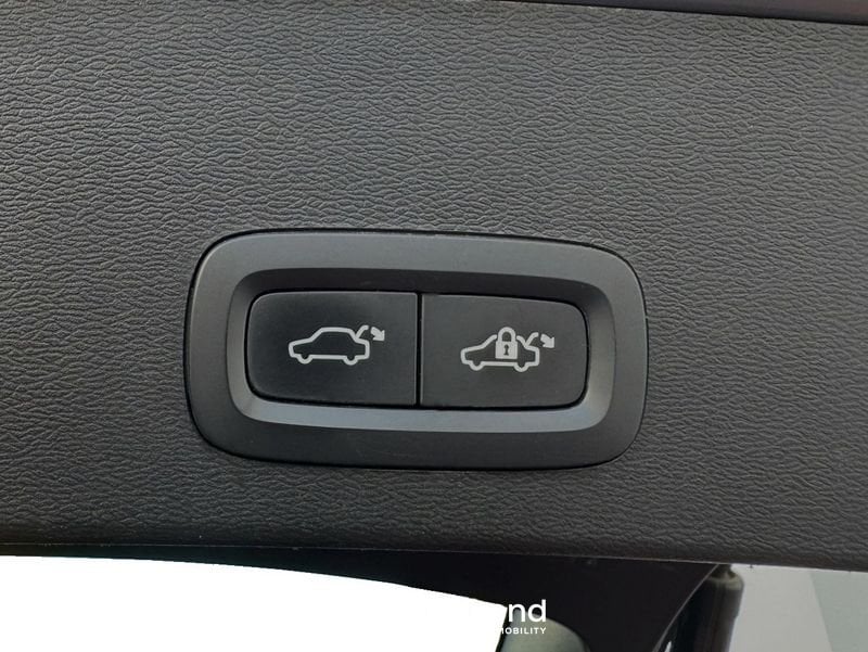 Volvo XC40  T2 129 CV Automatico Core N1 Autocarro