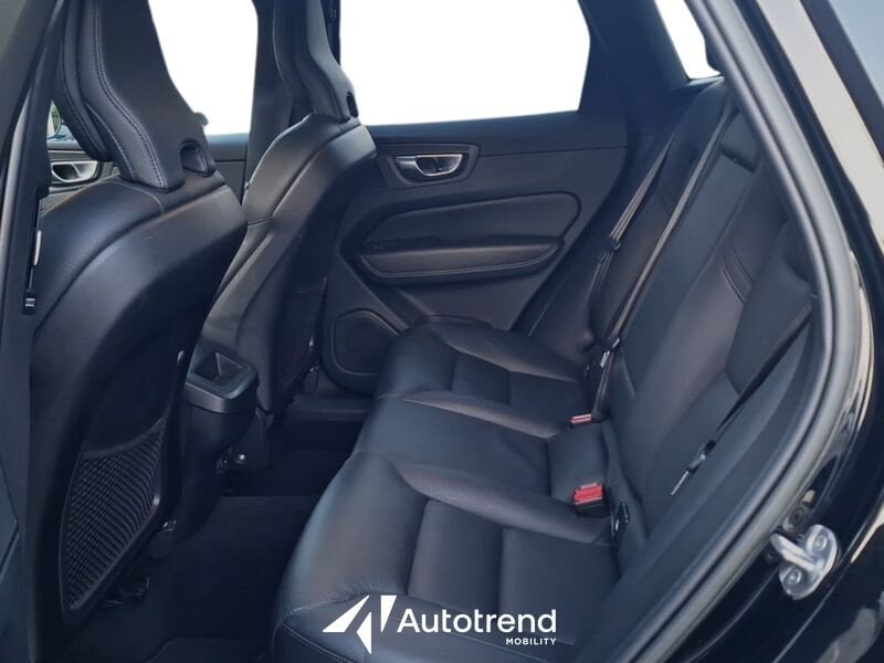 Volvo XC60  B4 197+14 CV Automatico Mild Hybrid Diesel Plus Dark