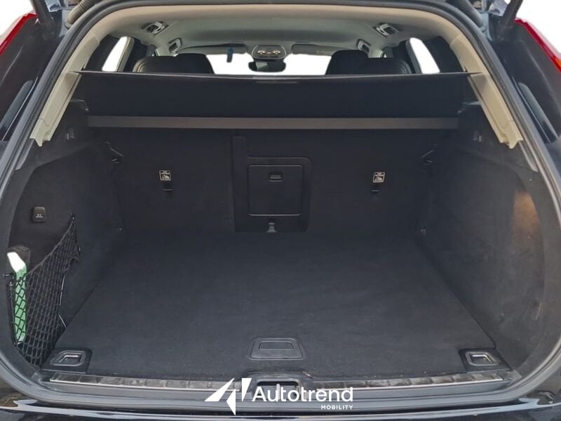 Volvo XC60  B4 197+14 CV Automatico Mild Hybrid Diesel Plus Dark