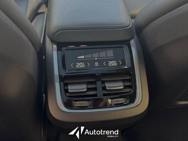 Volvo XC60  B4 197+14 CV AWD Automatico Mild Hybrid Diesel R-Design