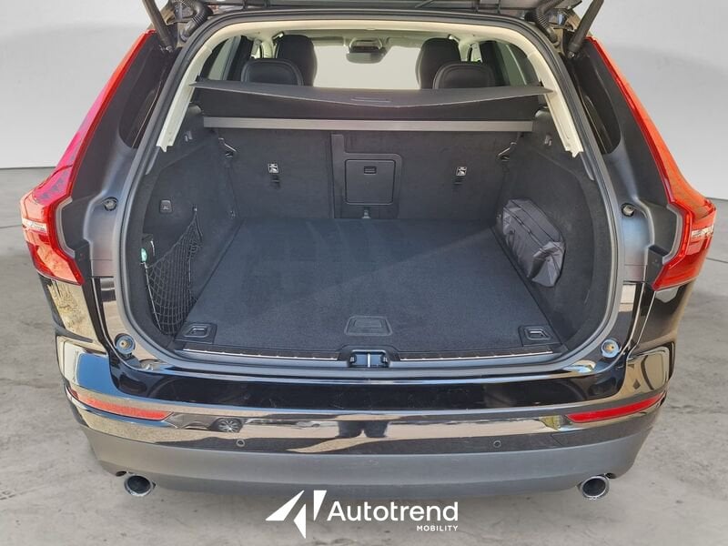 Volvo XC60  B4 197+14 CV AWD M-Hybrid Diesel Automatica Momentum