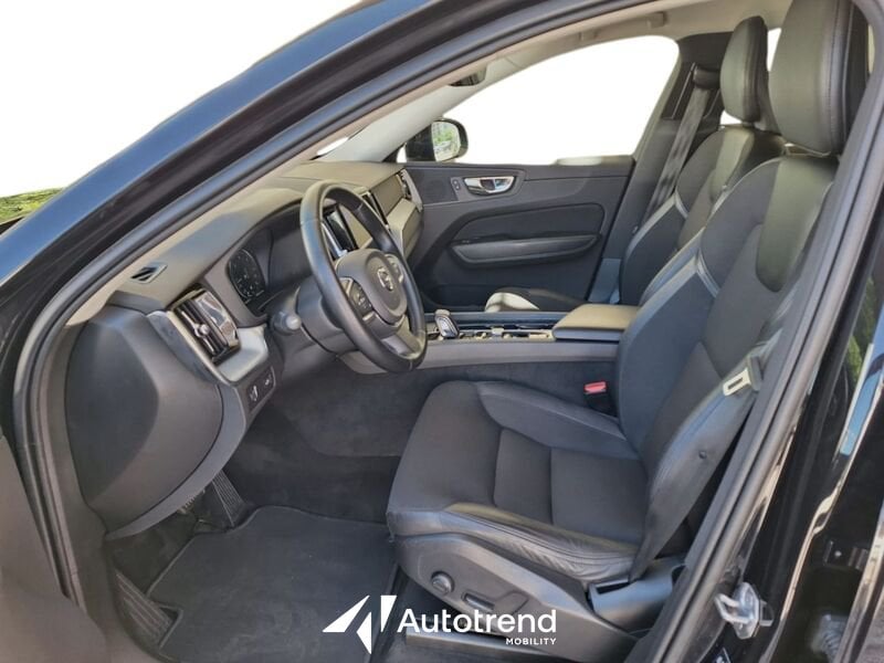 Volvo XC60  B4 197+14 CV AWD M-Hybrid Diesel Automatica Momentum