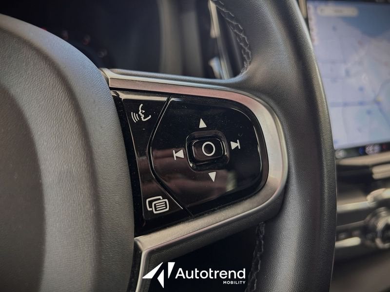 Volvo XC60  B4 197+14 CV AWD Mild Hybrid Automatico Plus Dark N1 Autocarro