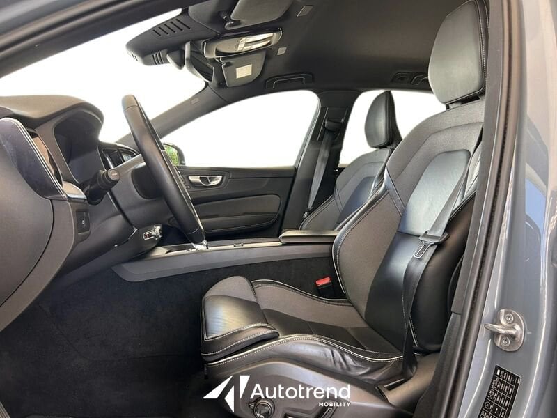Volvo XC60  B4 197+14 CV AWD Mild Hybrid Automatico Plus Dark N1 Autocarro