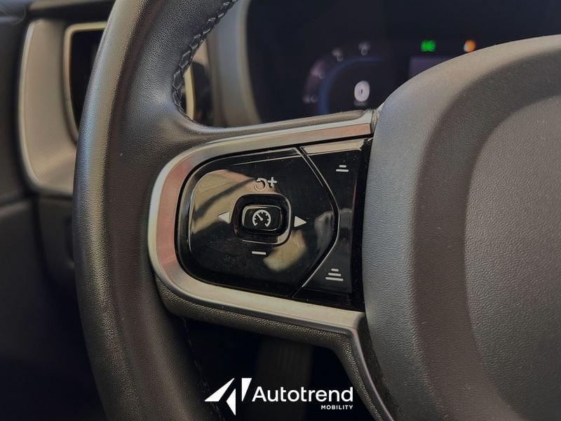 Volvo XC60  B4 197+14 CV AWD Mild Hybrid Automatico Plus Dark N1 Autocarro