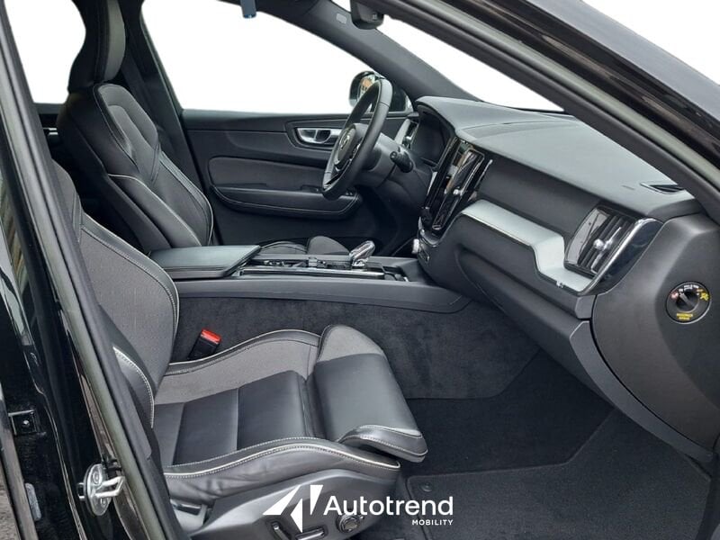 Volvo XC60  B4 197+14 CV AWD Mild Hybrid Diesel Automatico Plus Dark N1 Autocarro