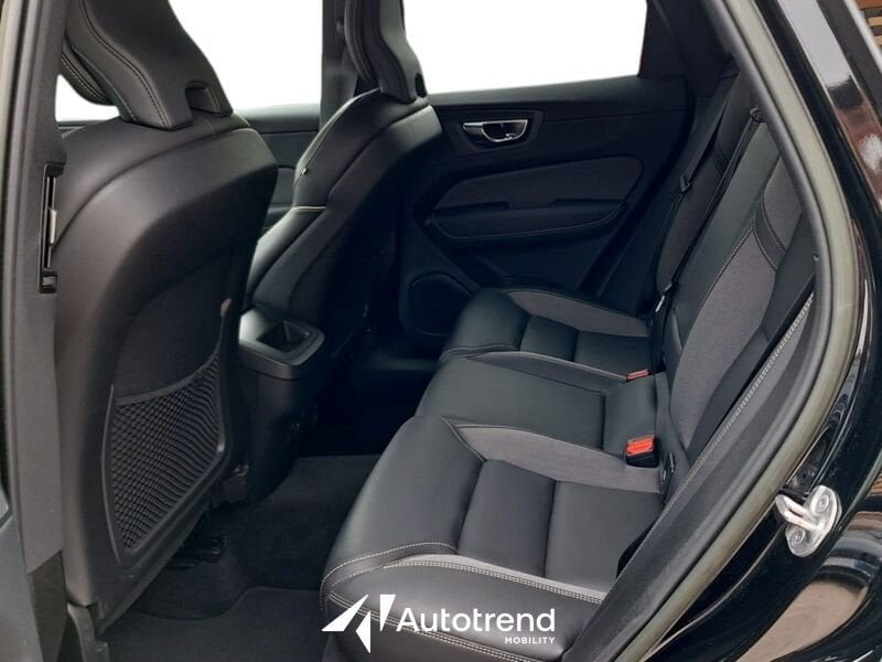 Volvo XC60  B4 197+14 CV AWD Mild Hybrid Diesel Automatico Plus Dark N1 Autocarro