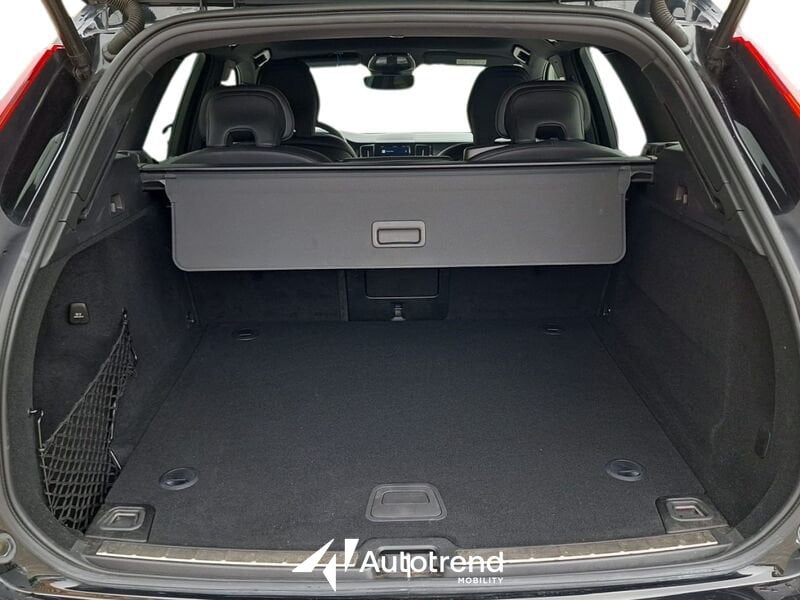 Volvo XC60  B4 197+14 CV AWD Mild Hybrid Diesel Automatico Plus Dark N1 Autocarro
