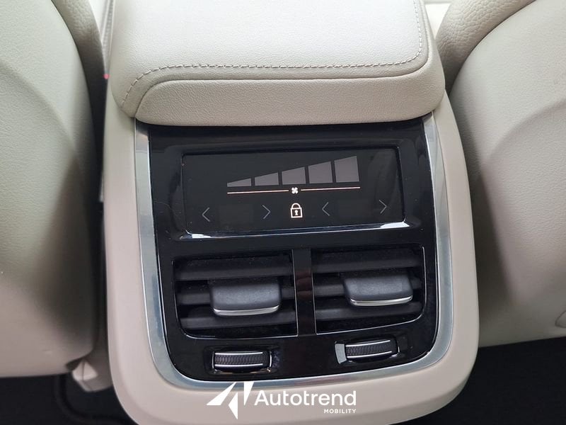 Volvo XC60  B4 197+14 CV AWD Mild Hybrid Diesel Automatico Ultimate Bright