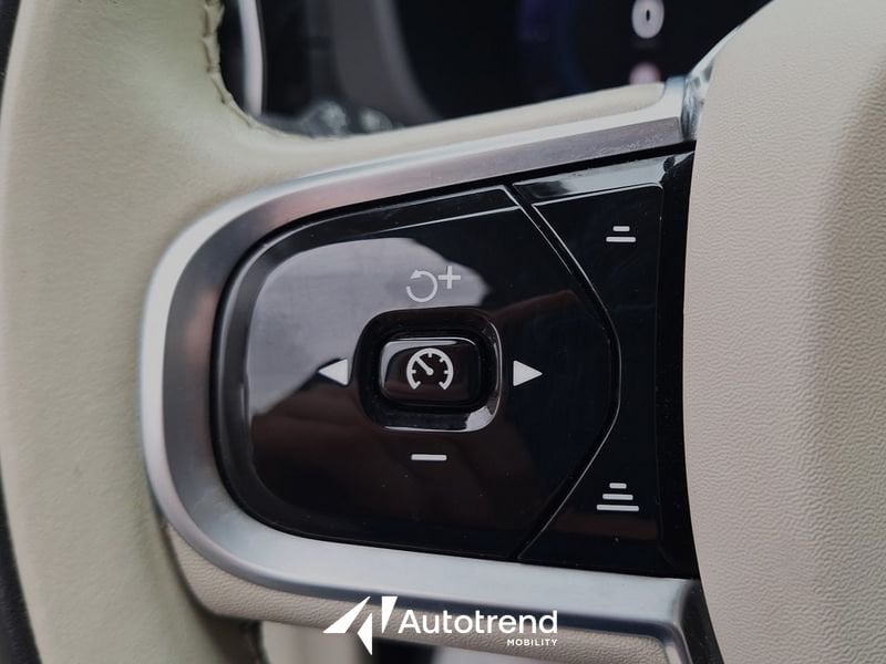Volvo XC60  B4 197+14 CV AWD Mild Hybrid Diesel Automatico Ultimate Bright
