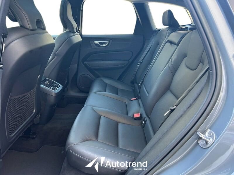 Volvo XC60  B4 197+14 CV AWD Mild Hybrid Diesel Automatico Ultimate Dark