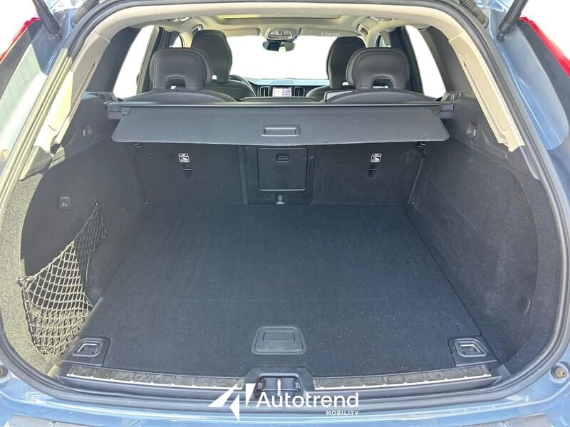 Volvo XC60  B4 197+14 CV AWD Mild Hybrid Diesel Automatico Ultimate Dark